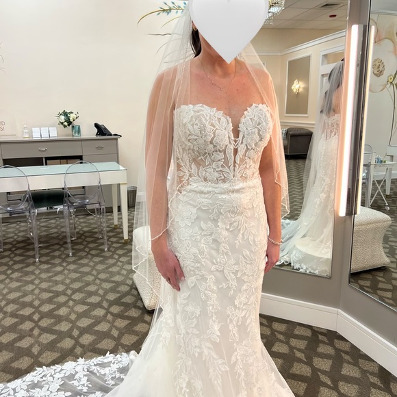 ALLURE A1212 Wedding dress NWT never been altered includes veil - Picture 2 of 14